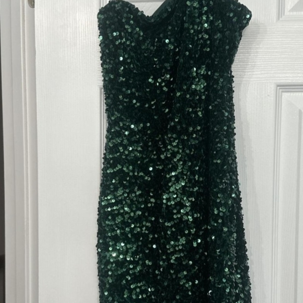 Elegant One-Shoulder Sparkly Emerald Green Dress